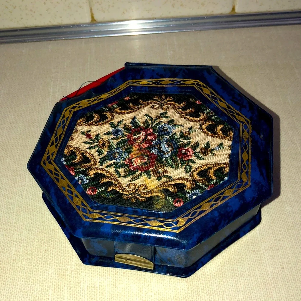 Octagon Shape Vinyl‎ VINTAGE Jewelry case with mirror Tapestry front